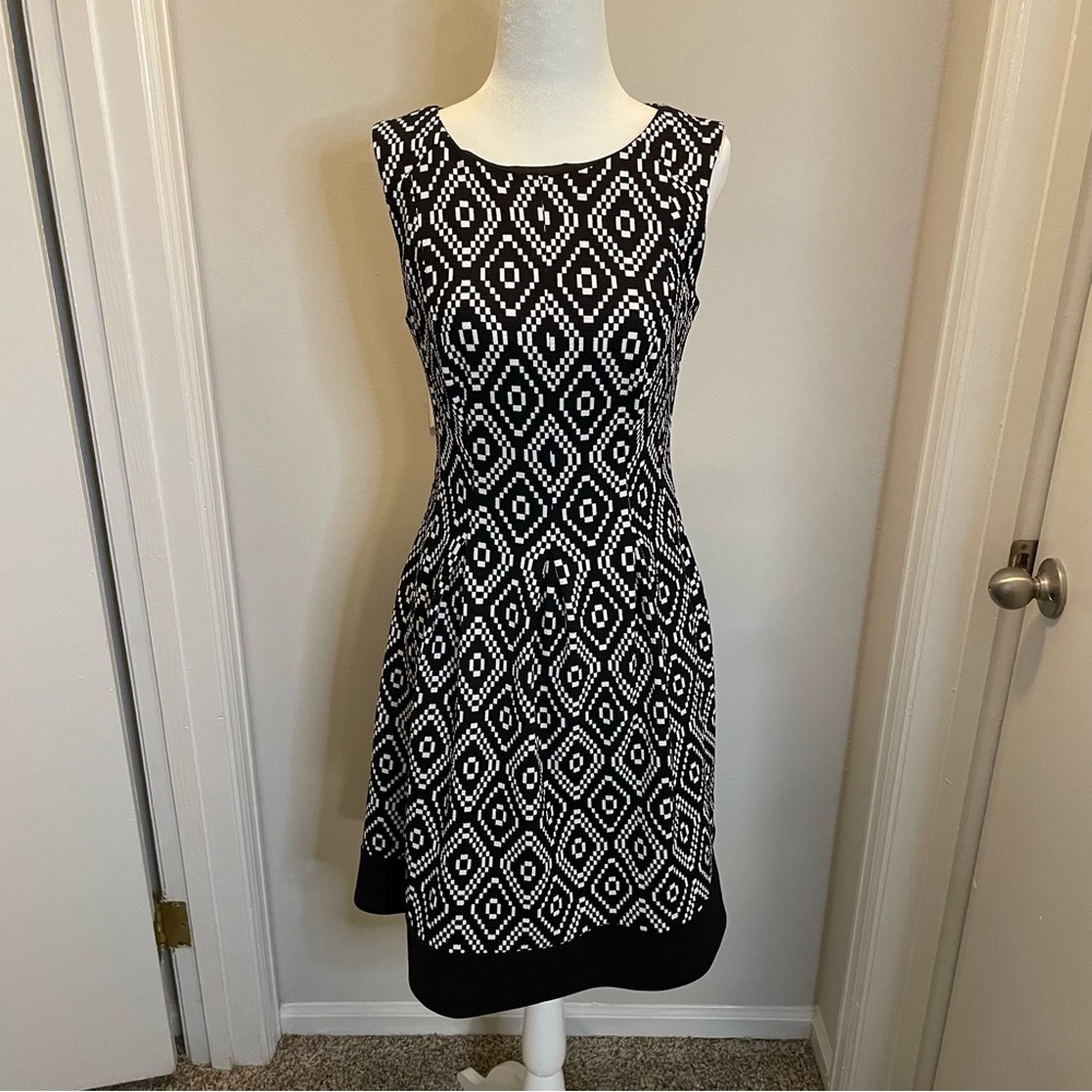Alyx Black White Geometric Fit & Flare Sleeveless Knit MIDI Dress Wm. Sz. 4